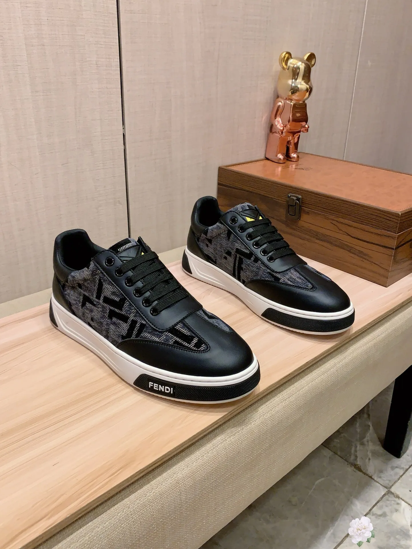 Men's men's shoes 💰420💰💰🎩🎩[Lightning][Lightning] "FENDI*" The latest and most popular casual shoes, top brand [Seduce] luxury ~ purchasing agent, top quality ~. [Strong] The upper is made of imported breathable cowhide with material ➕ breathable sheepskin feet (•) and fine workmanship. The original stylish and stylish soft rubber wear-resistant and non-slip outsole is light and comfortable on the feet. The real thing looks better when photographed in person. 0099: code: 38-44, 4️⃣ colors selected